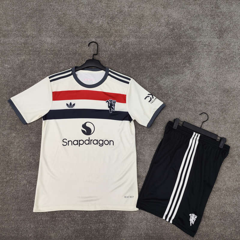 لباس سوم منچستریونایتد 2025 (هواداری-رنگ شیری)