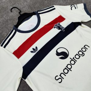 لباس سوم منچستریونایتد 2025 (هواداری-رنگ شیری)